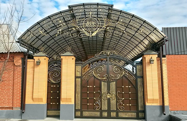 Купить или заказать ворота для дома с навесом - стильные и надежные решения для вашего участка в Елизово от 41951 руб | ВоротМастер-Лзв